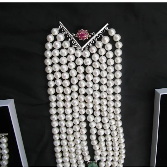 New Huge 14k gold 5 strand 10mm cultured pearl & 101.76 carat Emerald bracelet - Picture 5 of 12